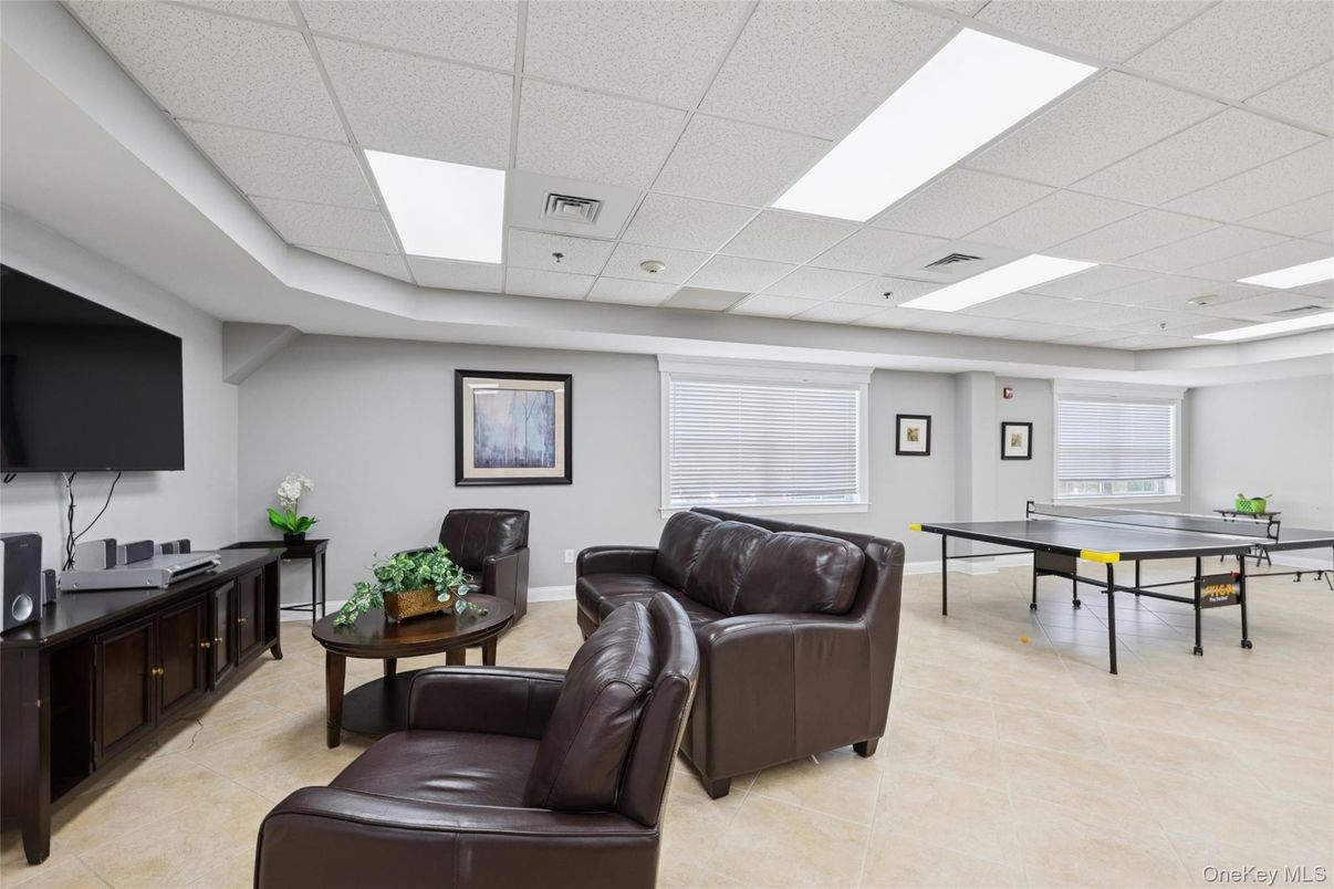 Game Room, Interior, Recessed Lighting