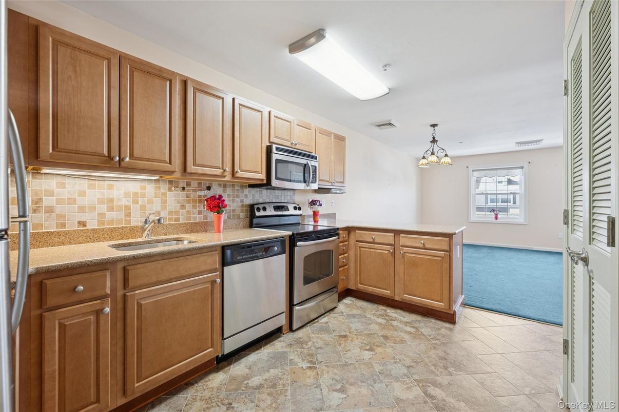 Interior, Kitchen, Pendant Lights, Stainless Steel Appliances