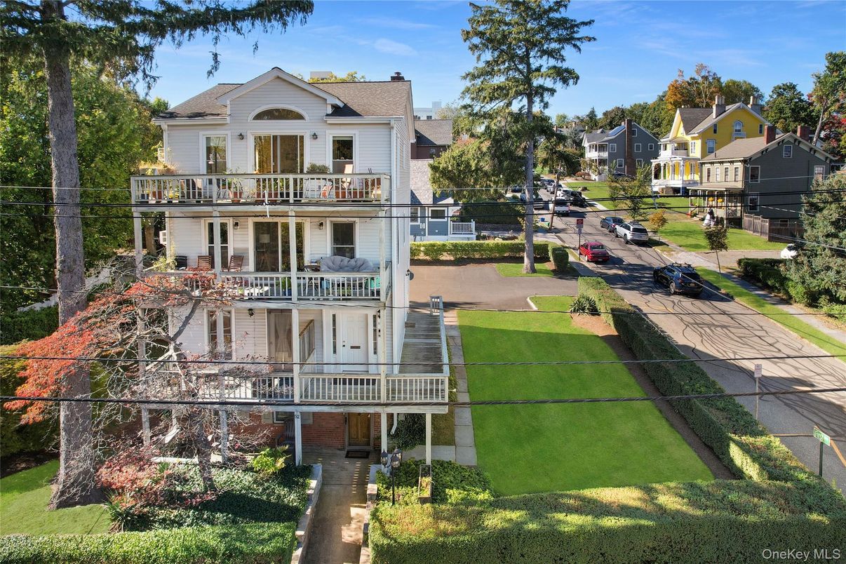 Exterior, Facade, Queen Anne Victorian