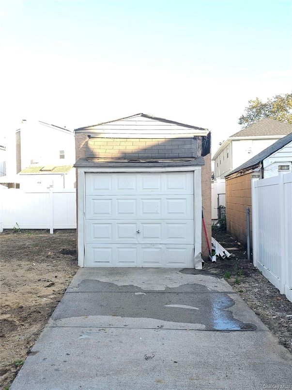 Detached Garage, Exterior