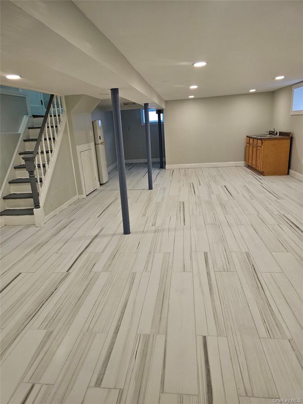 Empty room, Interior, Marble, Recessed Lighting