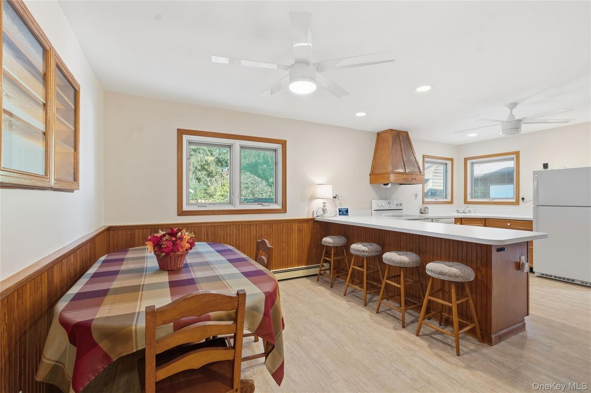 Dining room, Interior, Kitchen, Recessed Lighting, Wood Texture Flooring