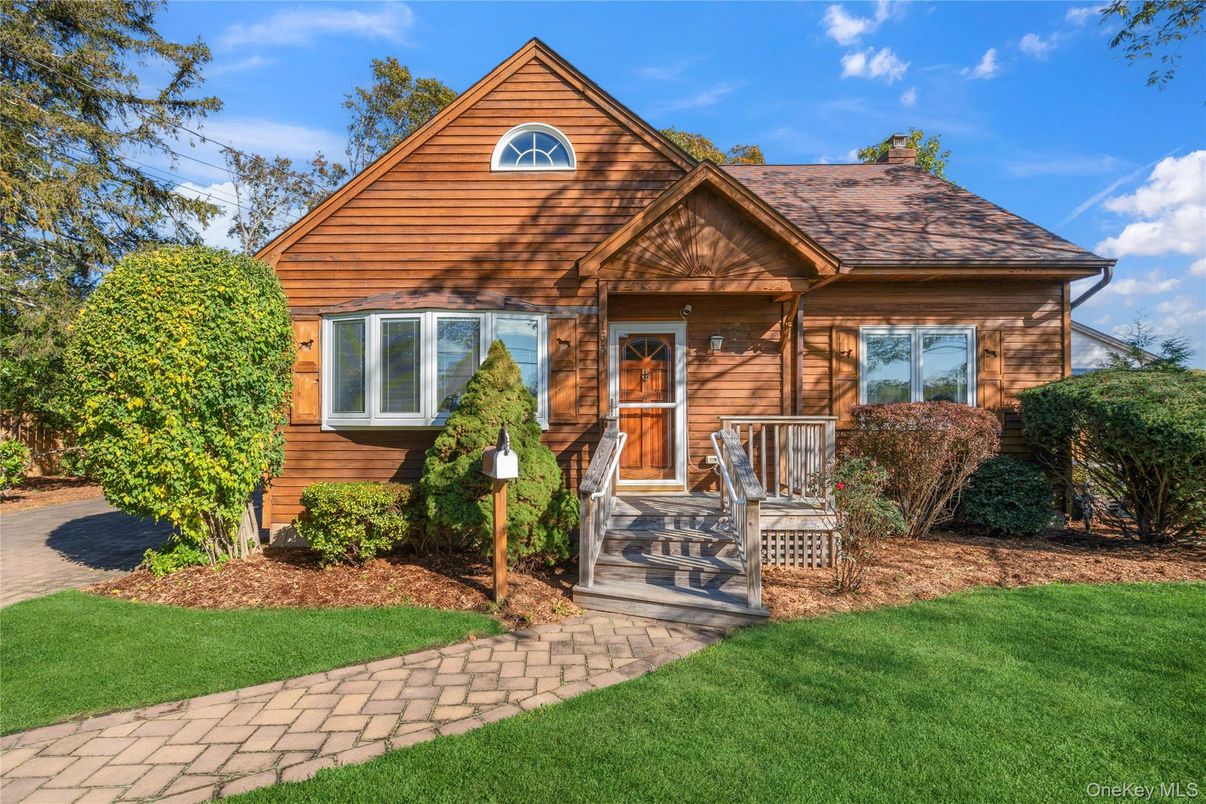 Exterior, Facade, Log Home