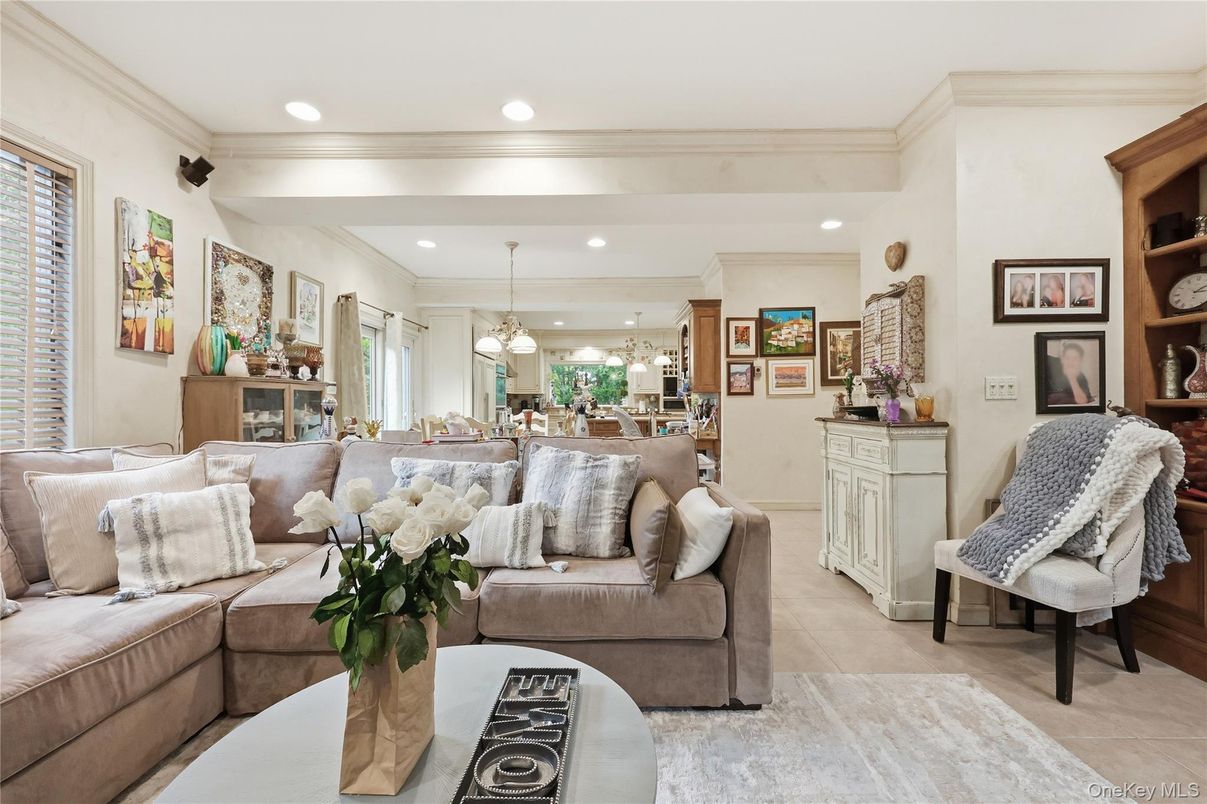 Dining room, Interior, Living room, Pendant Lights, Recessed Lighting