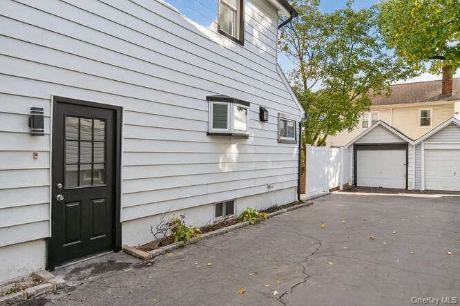 Detached Garage, Exterior