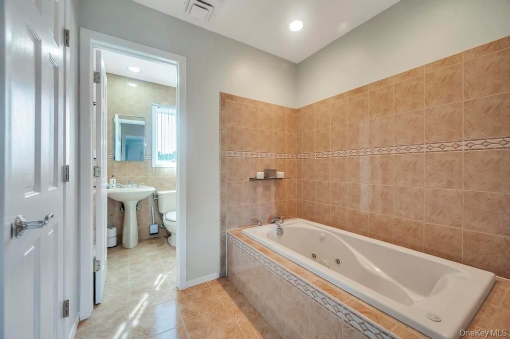 Bathroom, Interior, Recessed Lighting