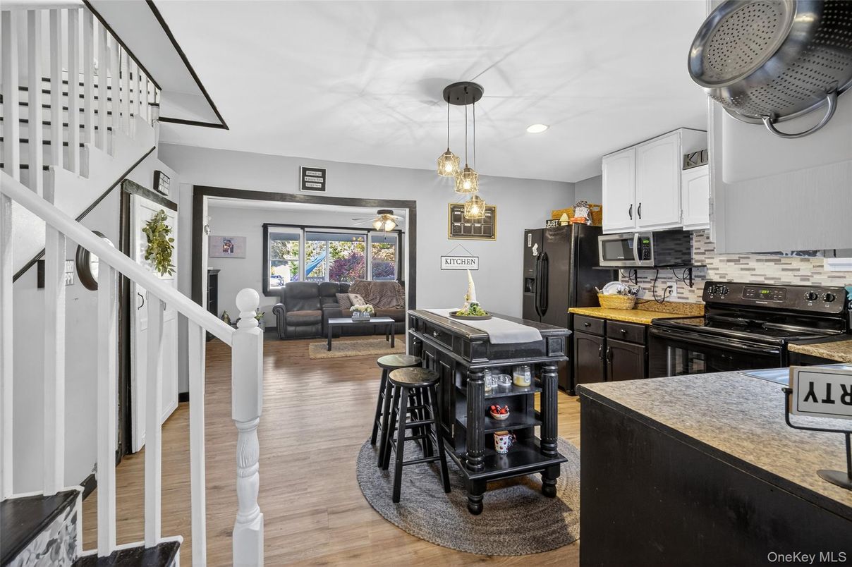 Interior, Kitchen, Living room, Pendant Lights, Recessed Lighting, Wood Texture Flooring