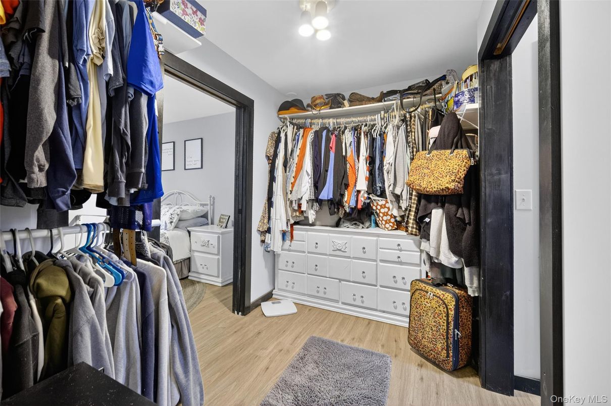 Interior, Walk-in Closets, Wood Texture Flooring