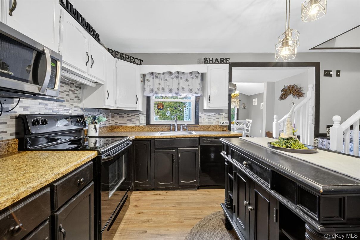 Interior, Kitchen, Pendant Lights, Wood Texture Flooring