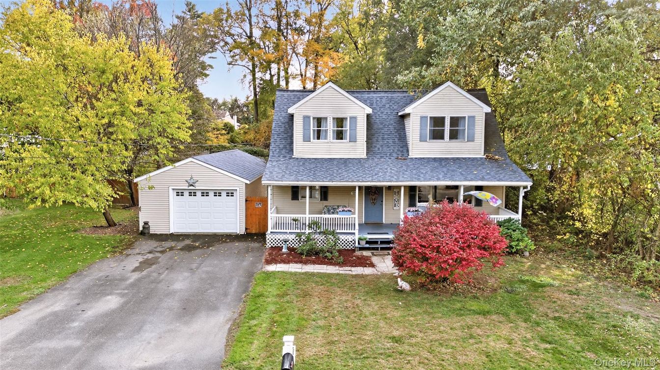 Attached, Detached Garage, Exterior, Facade, Cape Cod