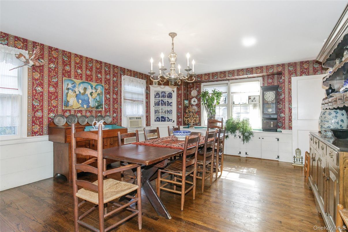 Chandelier, Dining room, Interior, Recessed Lighting, Wood Texture Flooring