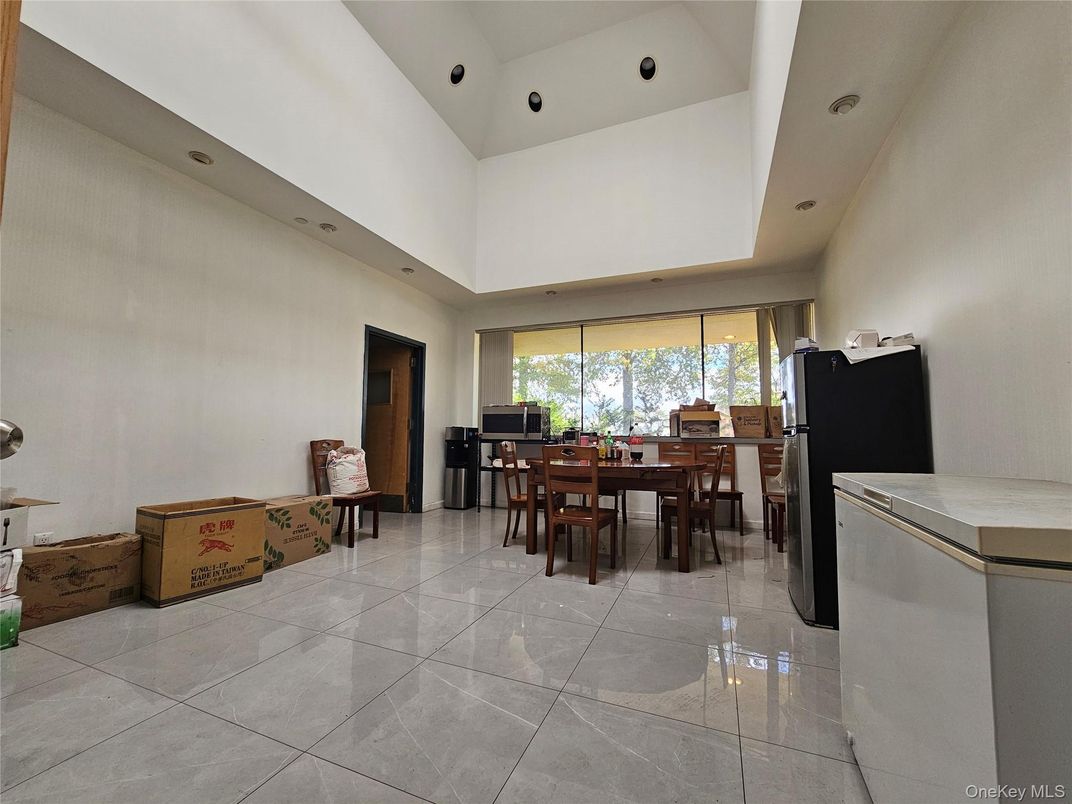 Dining room, Interior, Recessed Lighting