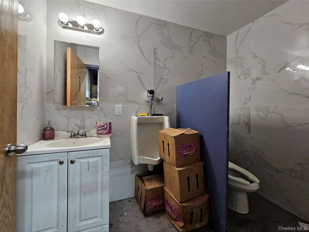 Bathroom, Interior, Marble Walls