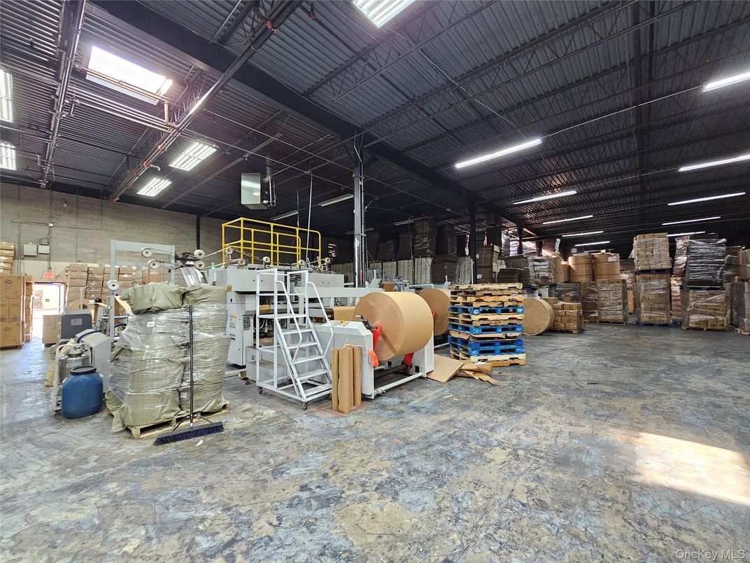 Fitness Equipment, Interior, Recessed Lighting