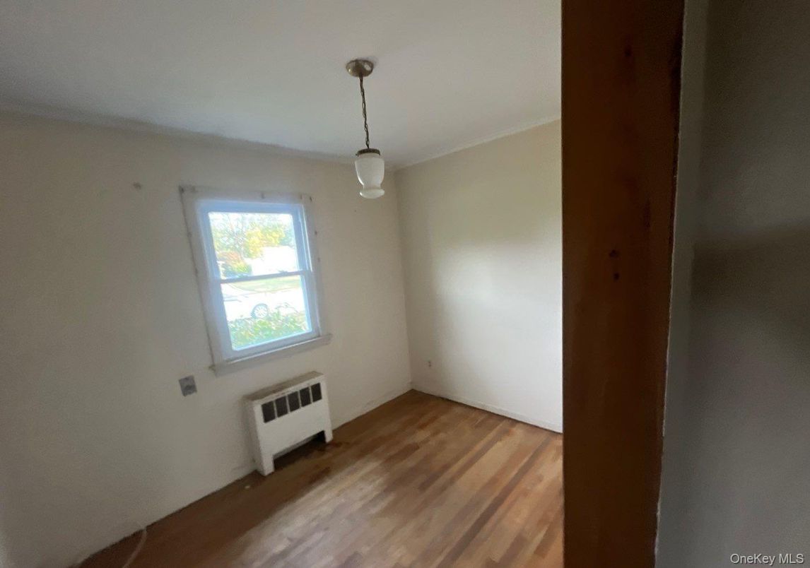 Empty room, Interior, Pendant Lights, Wood Texture Flooring