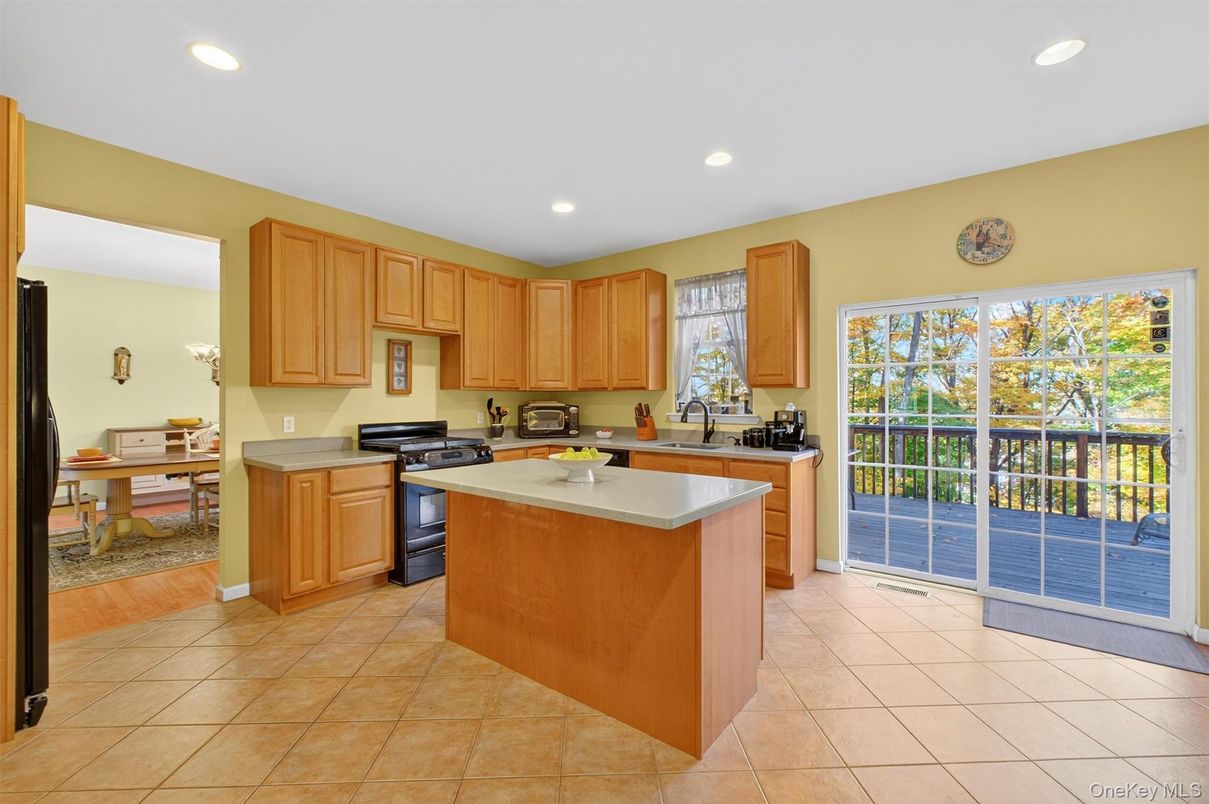 Dining room, Interior, Kitchen, Recessed Lighting, Wood Texture Flooring
