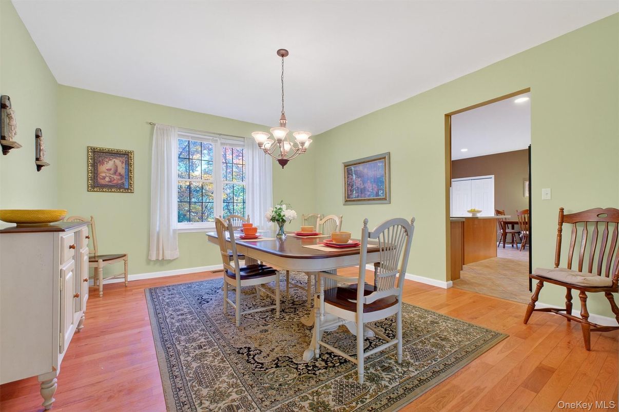 Chandelier, Dining room, Interior, Recessed Lighting, Wood Texture Flooring