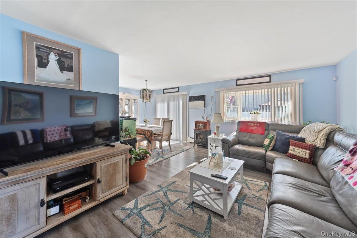 Dining room, Interior, Living room, Pendant Lights, Wood Texture Flooring