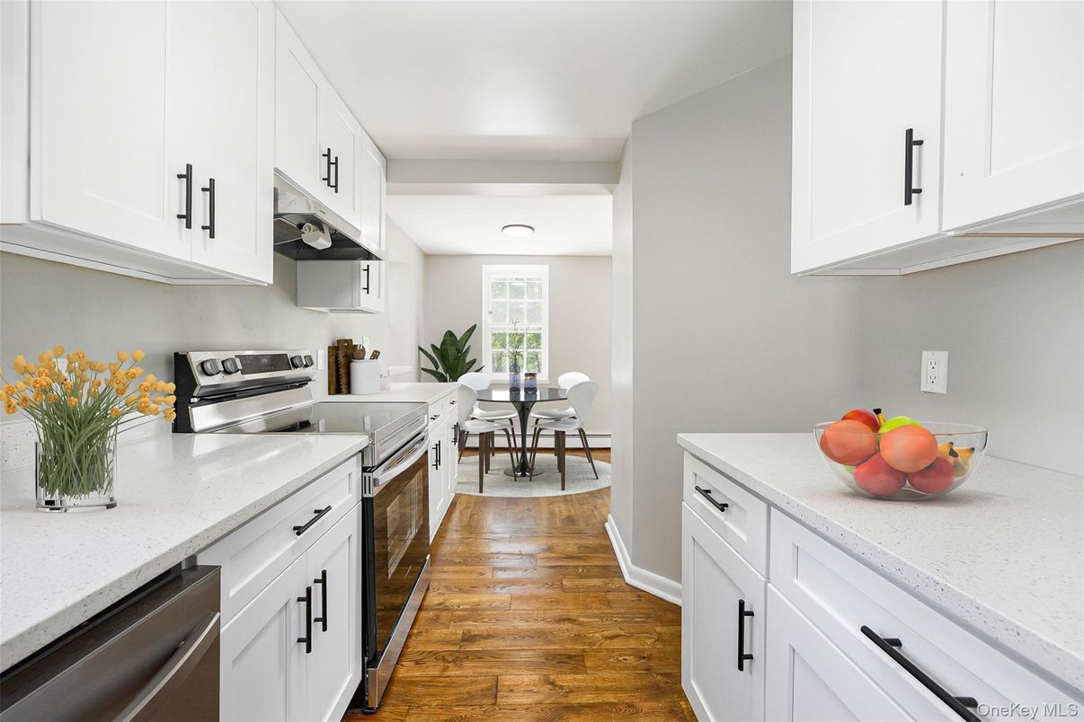 Dining room, Interior, Kitchen, Stainless Steel Appliances, Wood Texture Flooring
