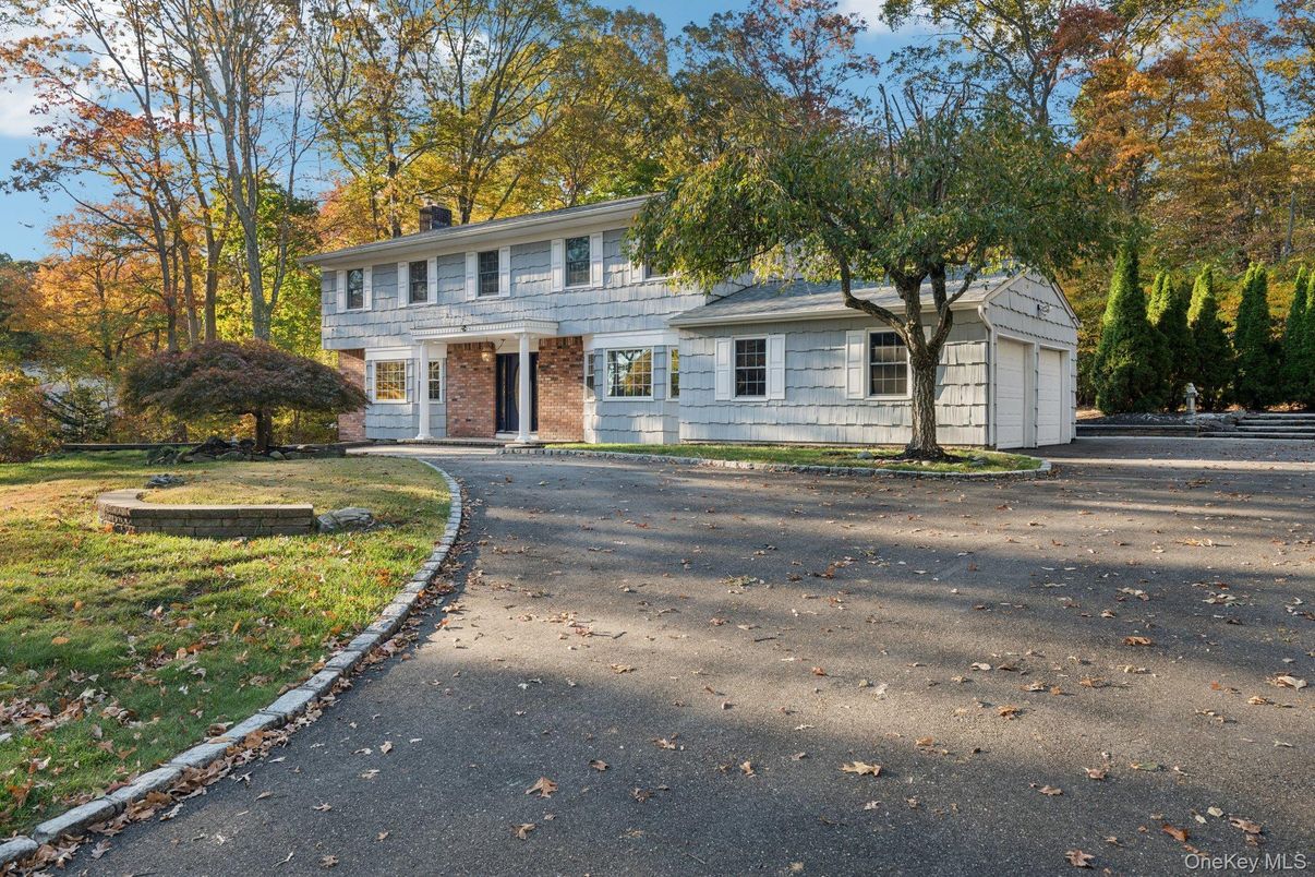 Attached, Exterior, Facade, Brick Facade, Georgian