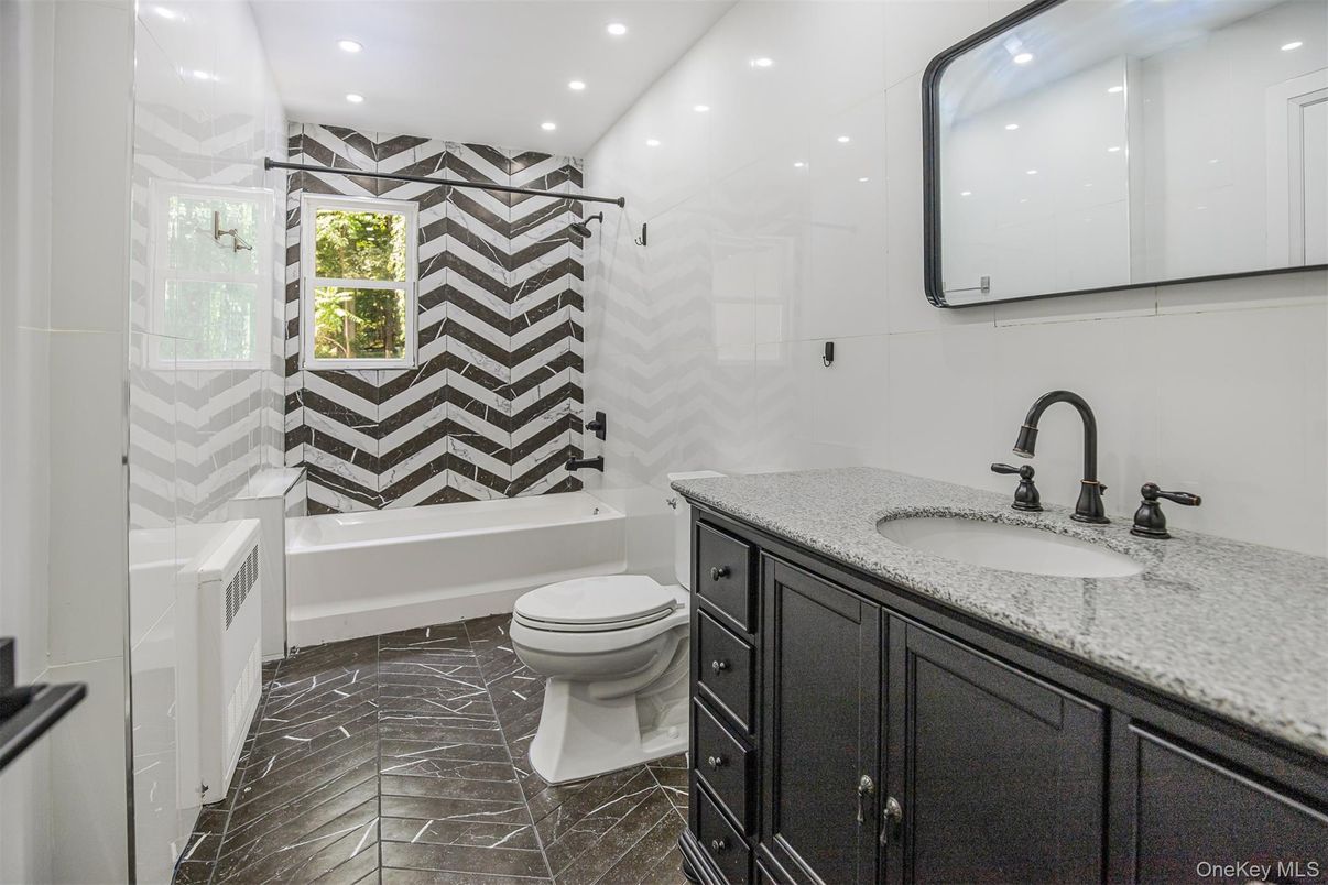 Bathroom, Interior, Marble, Recessed Lighting