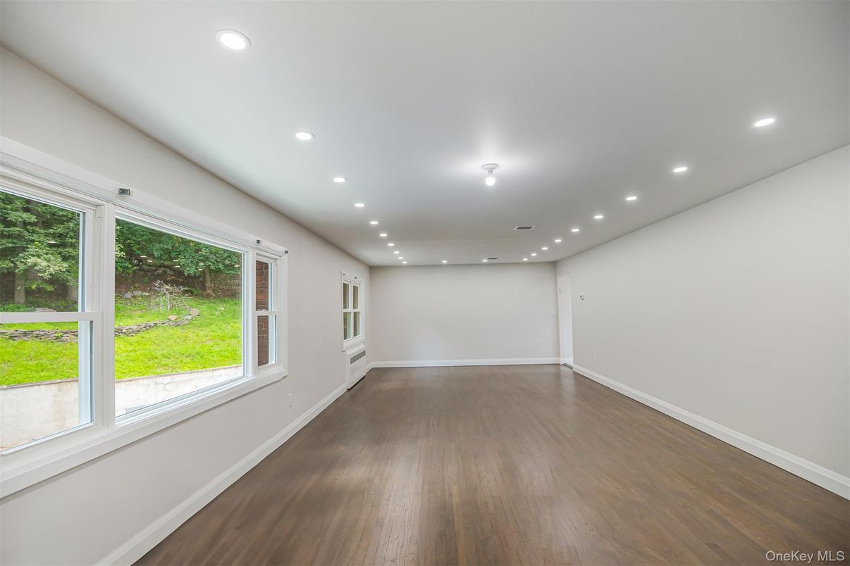 Empty room, Interior, Recessed Lighting, Wood Texture Flooring