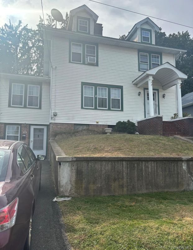 Exterior, Facade, American Foursquare