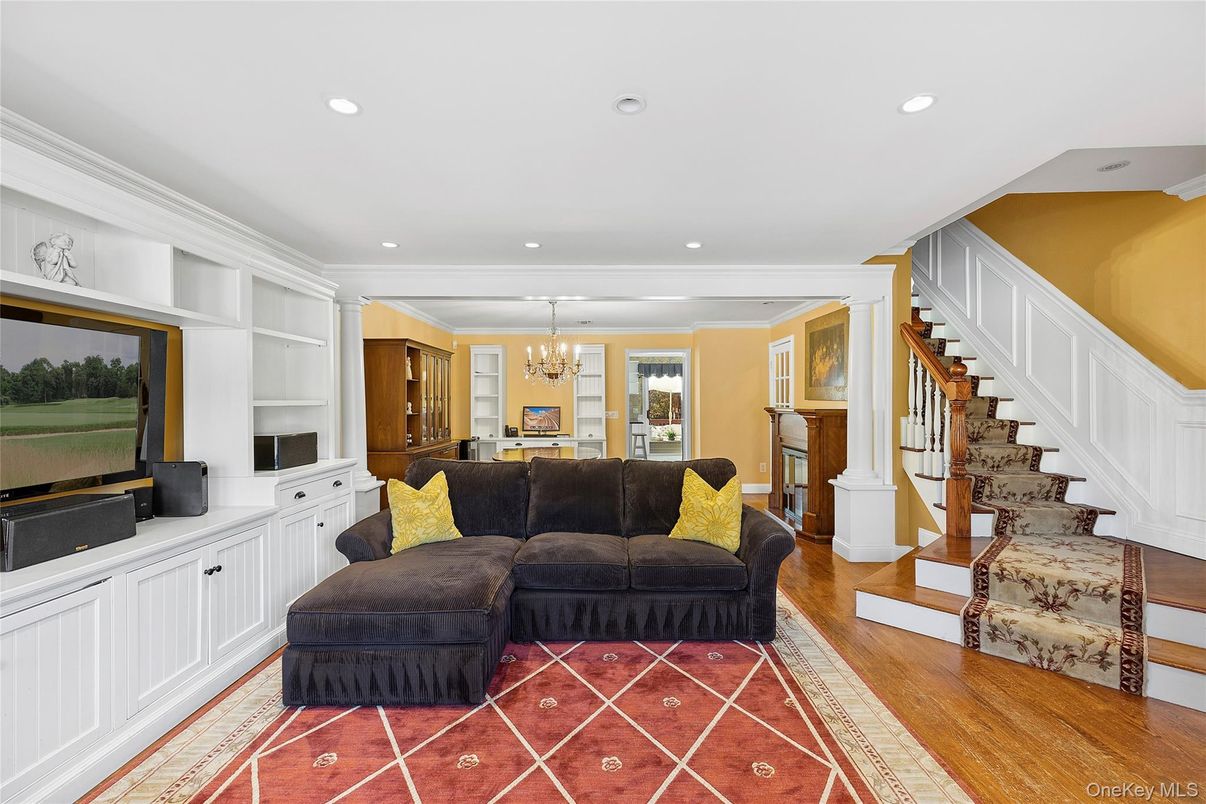 Chandelier, Dining room, Interior, Living room, Recessed Lighting, Wood Texture Flooring