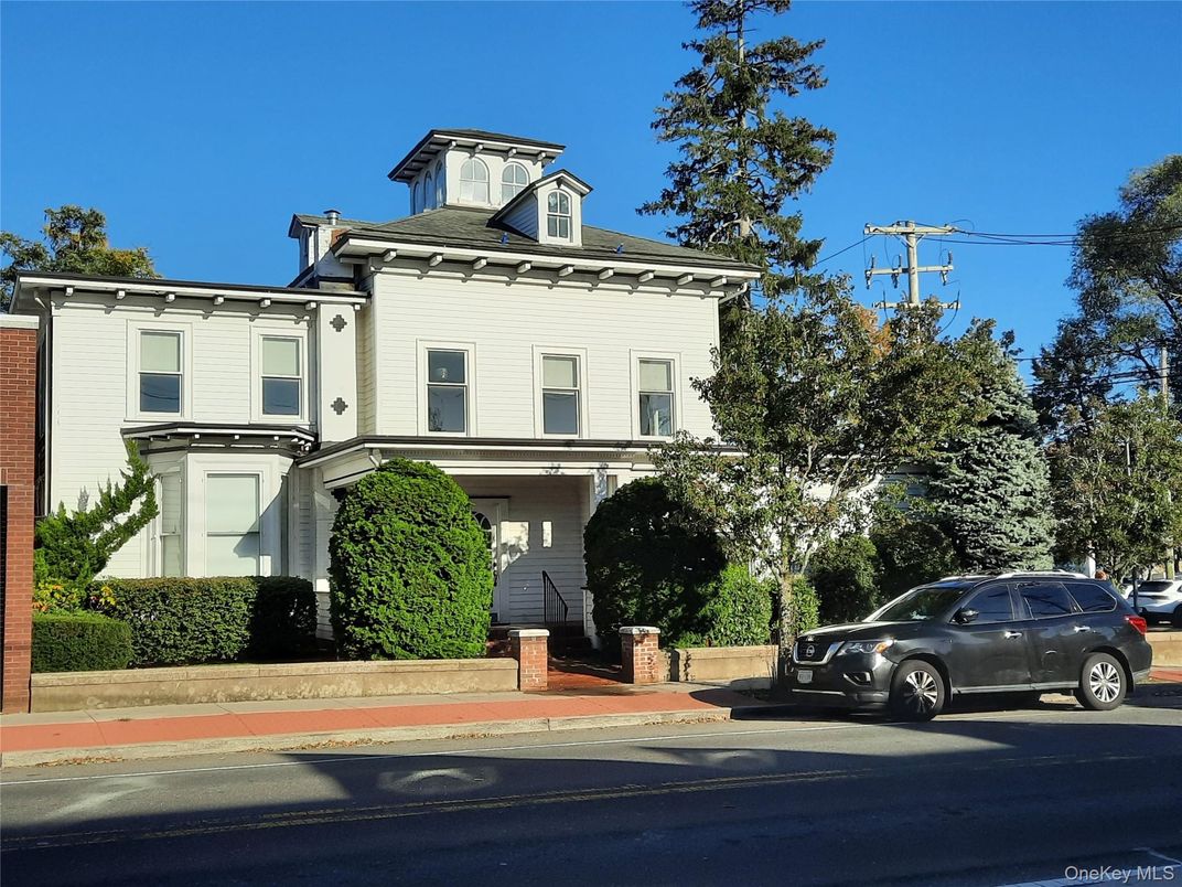 Exterior, Facade, American Foursquare