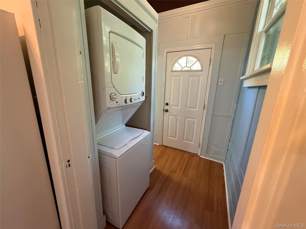 Interior, Utility Closets, Washer, Wood Texture Flooring