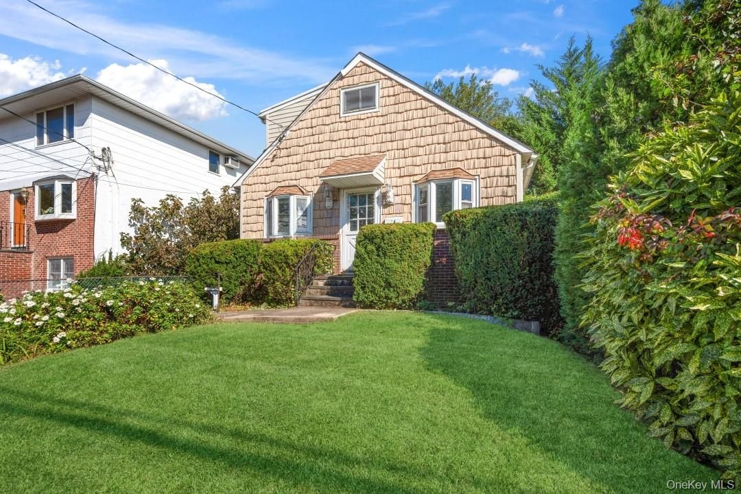 Exterior, Facade, Brick Facade, Brick Traditional