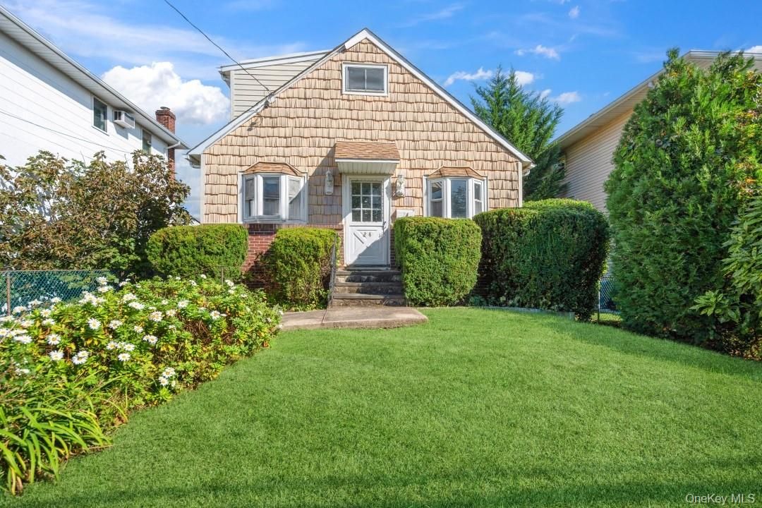 Exterior, Facade, Brick Traditional