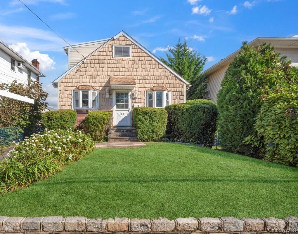 Exterior, Facade, Brick Traditional