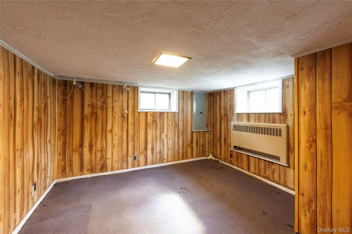 Empty room, Interior, Recessed Lighting, Wooden Walls