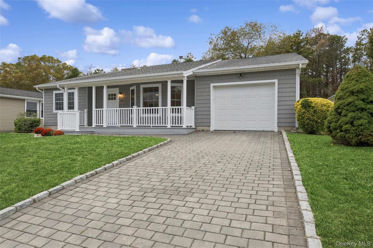 Attached, Exterior, Facade, Ranch