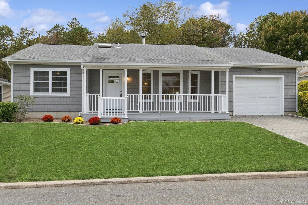Attached, Exterior, Facade, Ranch