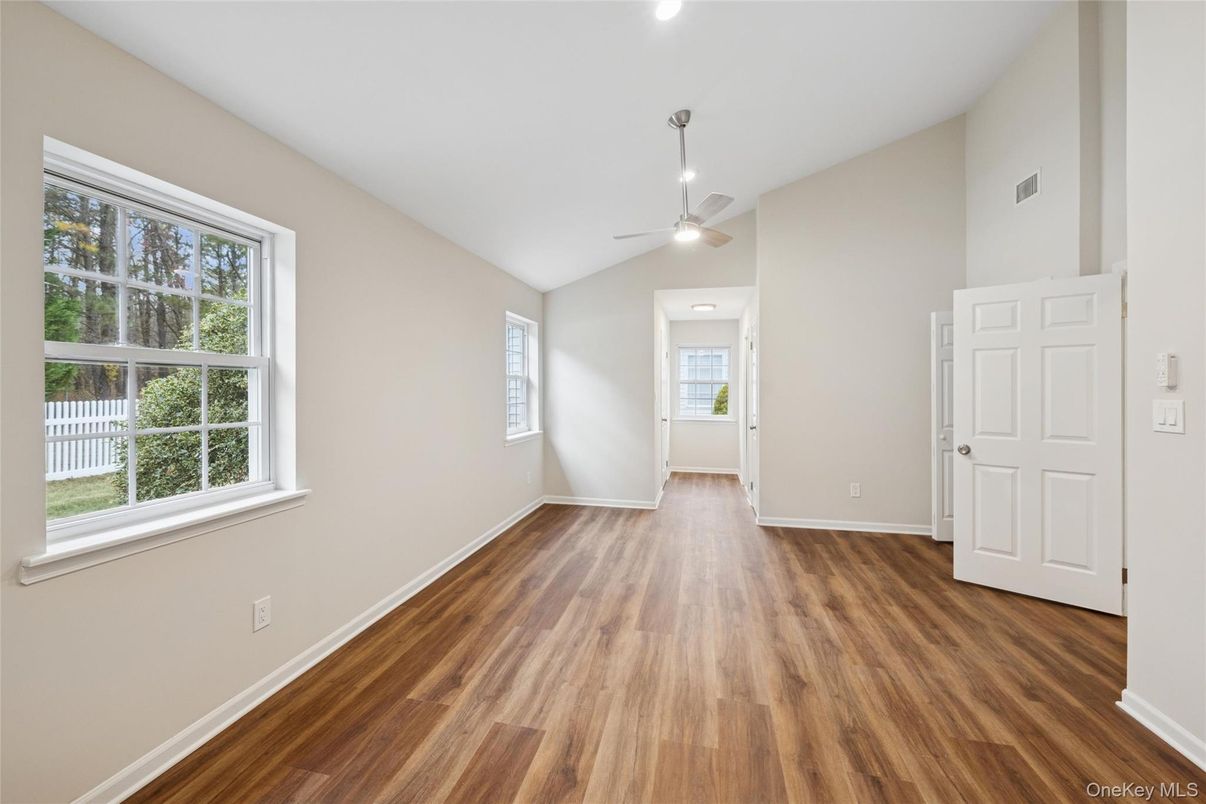 Empty room, Interior, Recessed Lighting, Wood Texture Flooring