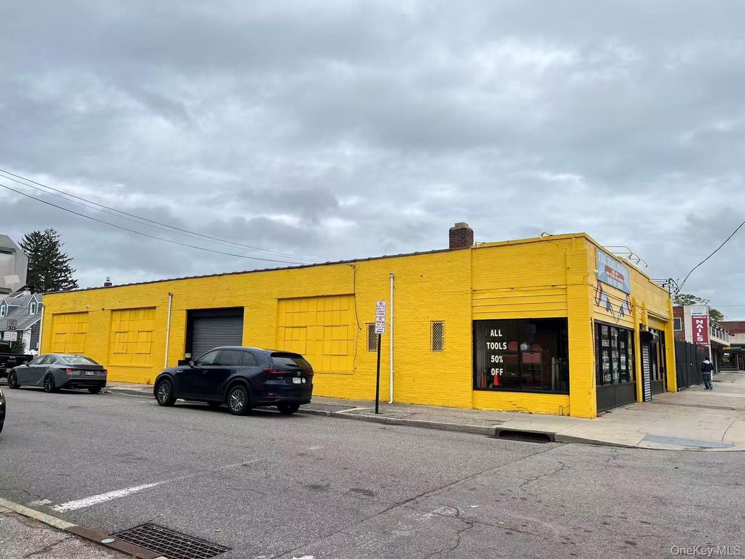 Exterior, Facade, None