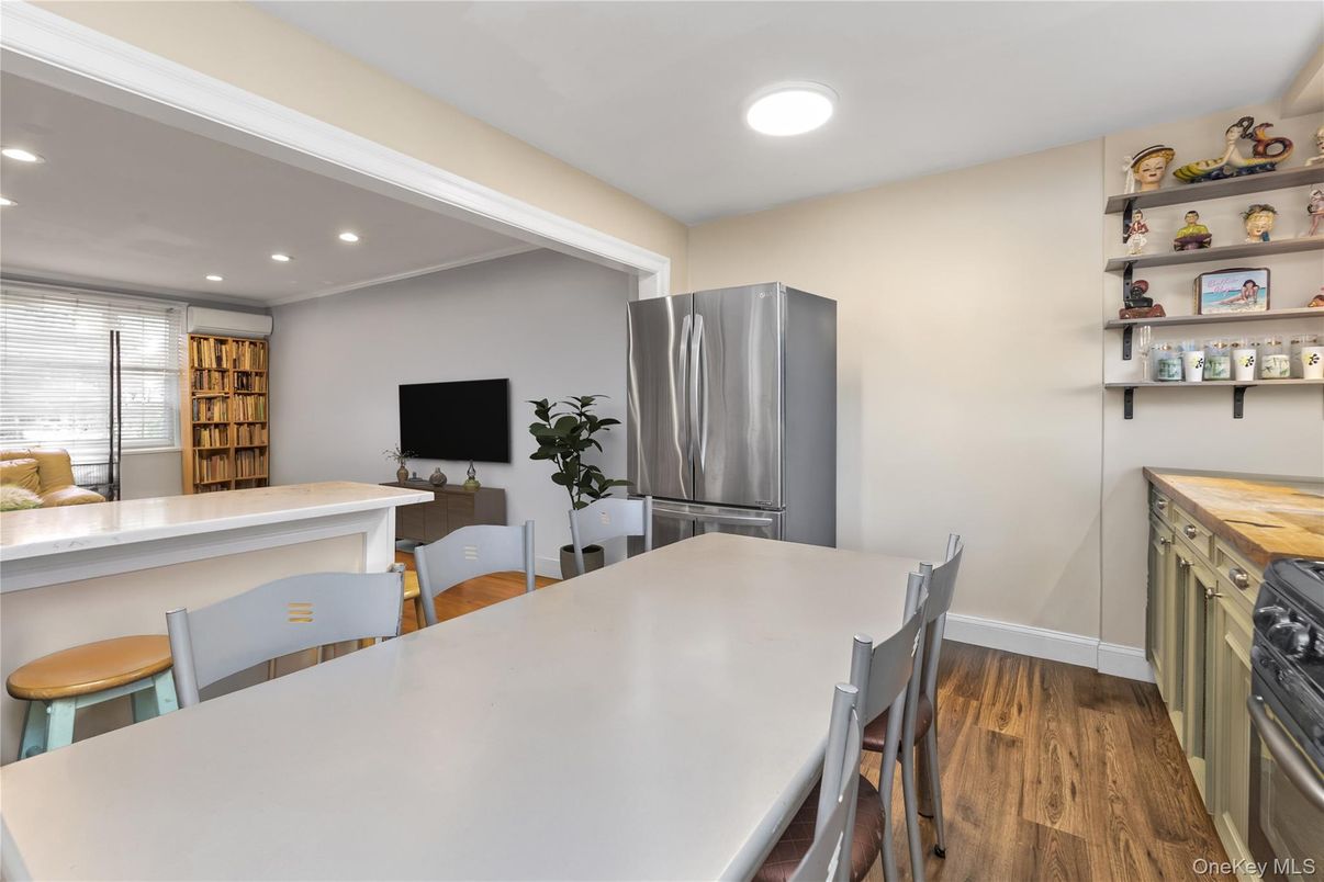 Dining room, Interior, Kitchen, Recessed Lighting, Wood Texture Flooring