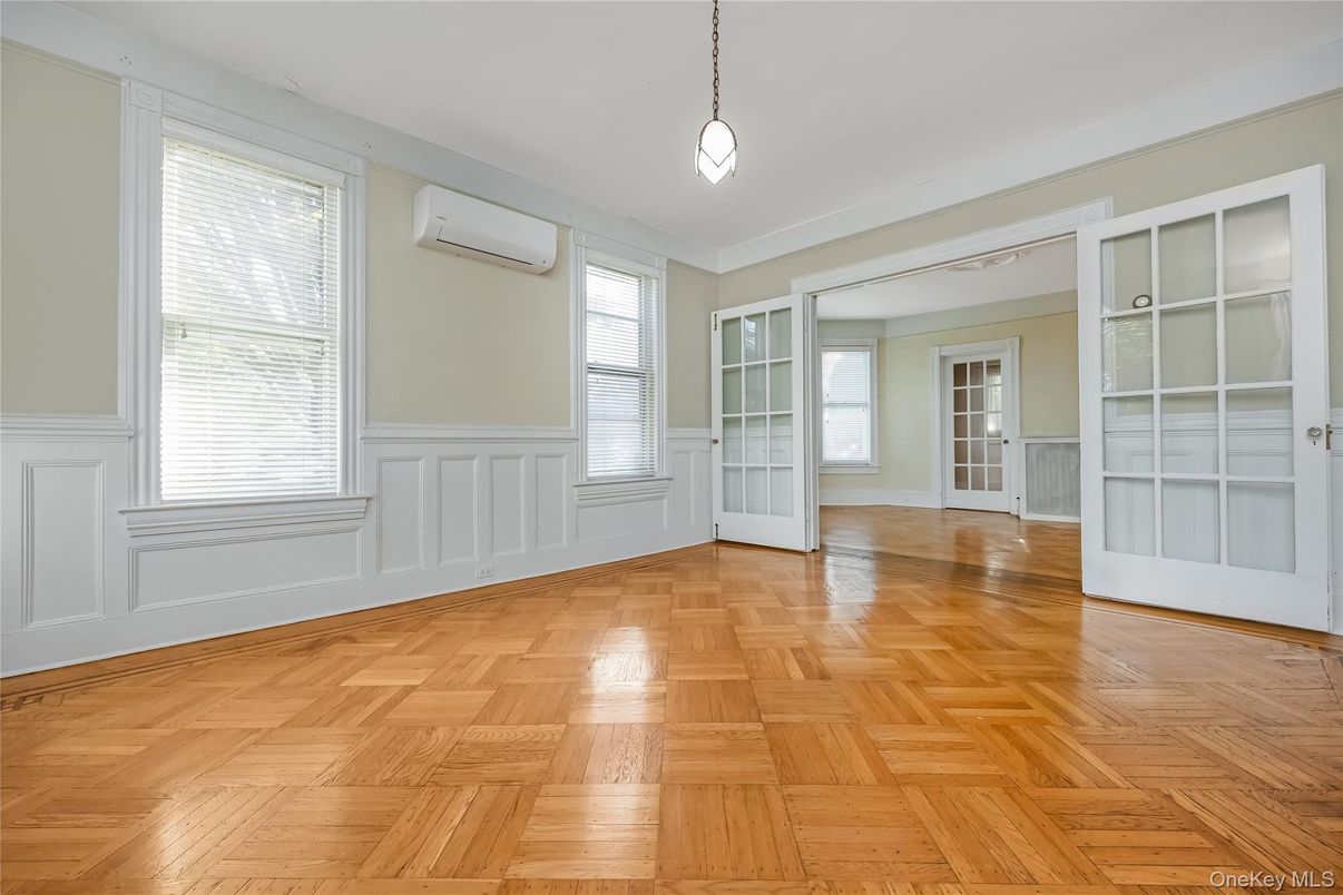 Empty room, Interior, Pendant Lights, Wood Texture Flooring