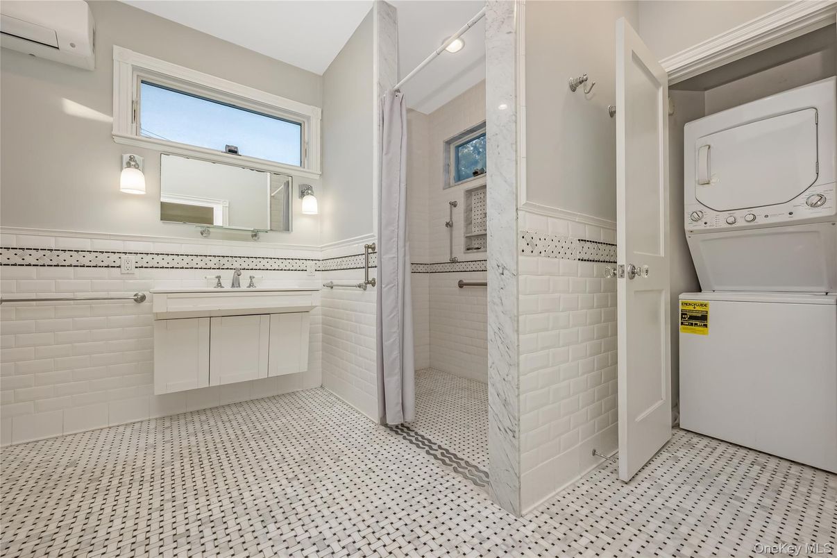 Bathroom, Interior, Utility Closets, Washer