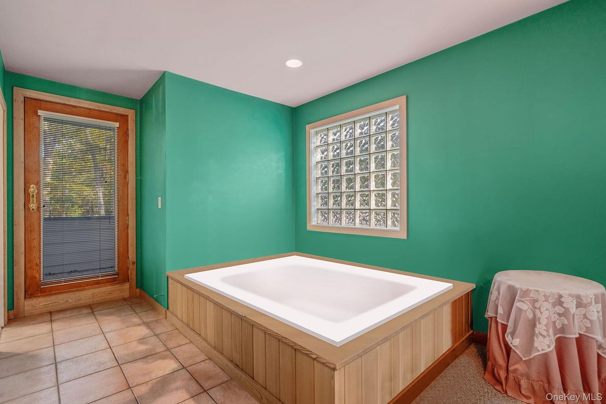 Bathroom, Interior, Recessed Lighting