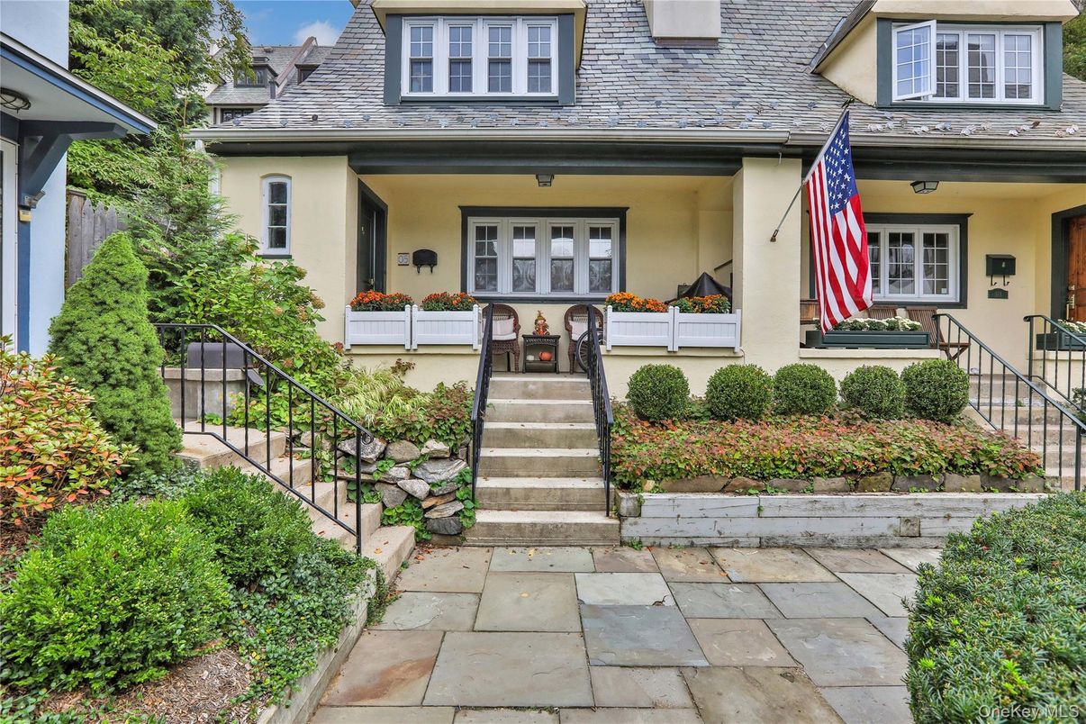 Exterior, Facade, French Provincial