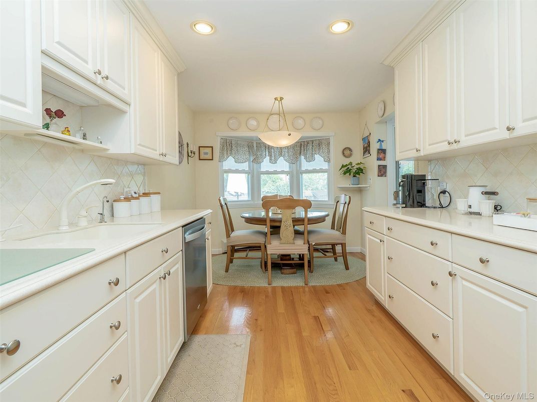 Dining room, Interior, Kitchen, Recessed Lighting, Wood Texture Flooring