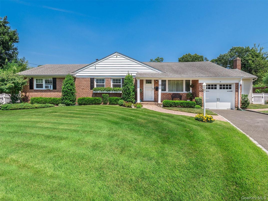 Attached, Exterior, Facade, Brick Facade, Ranch