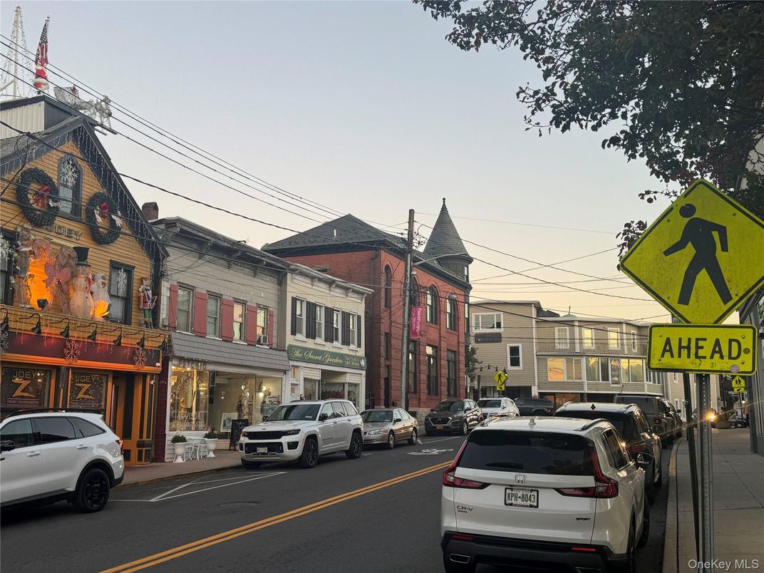 Exterior, Facade, Queen Anne Victorian