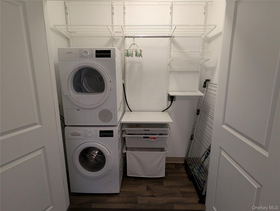 Interior, Utility Closets, Washer, Wood Texture Flooring