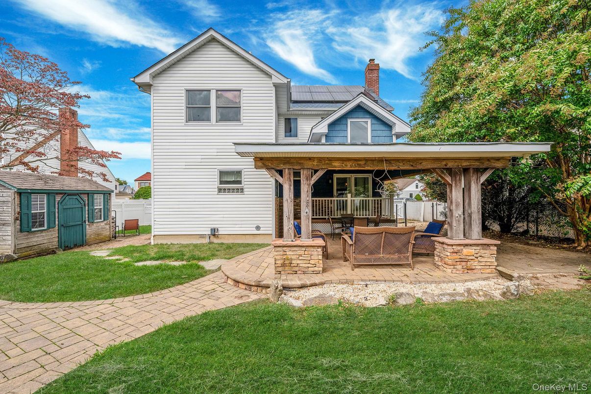 Exterior, Facade, Queen Anne Victorian