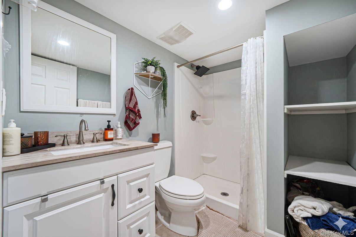 Bathroom, Interior, Recessed Lighting