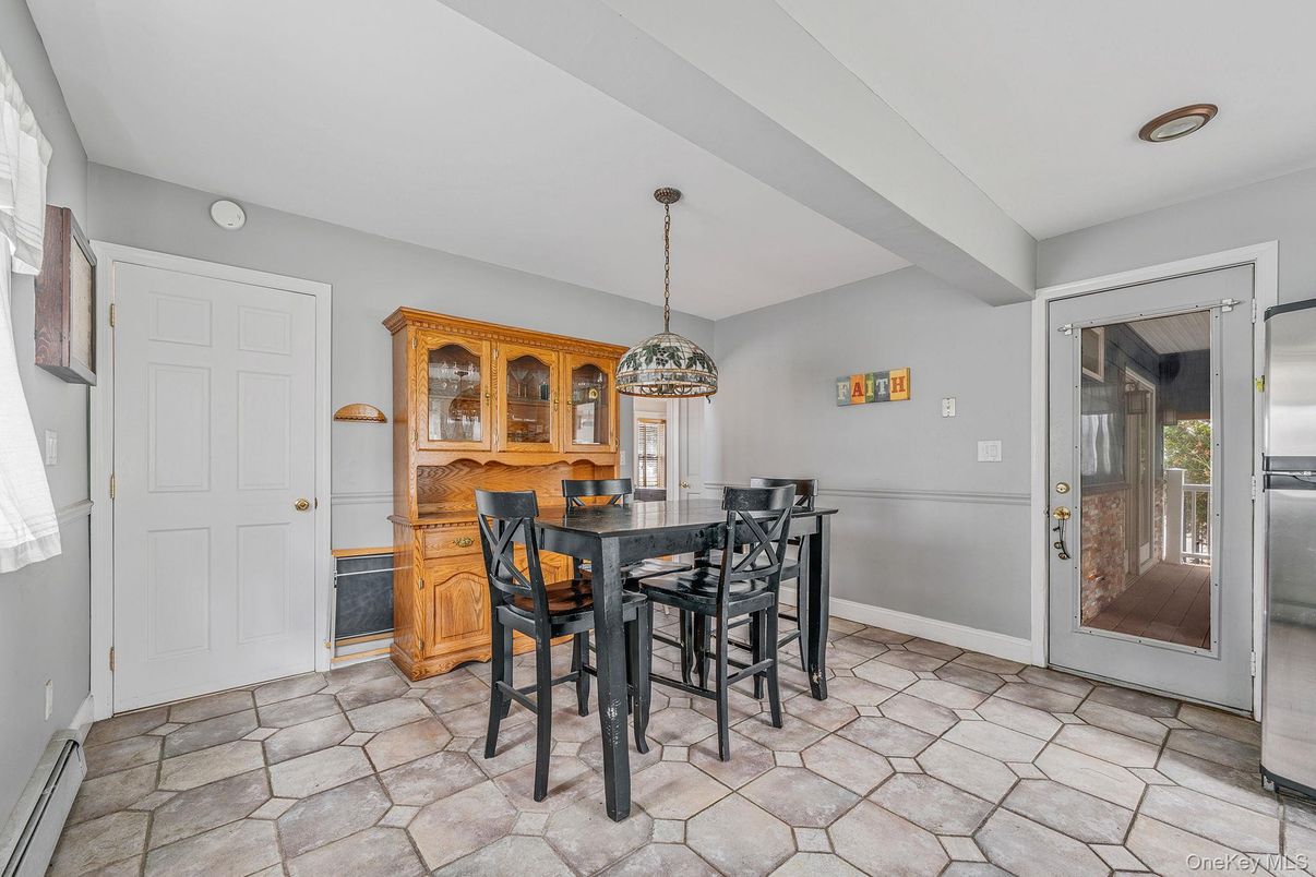 Dining room, Interior, Pendant Lights, Recessed Lighting